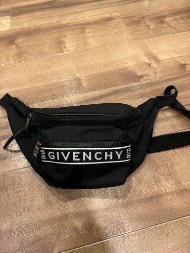 GIVENCHY ボディバッグ
