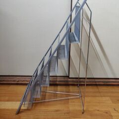 アルミ製マガジンラックです。の画像