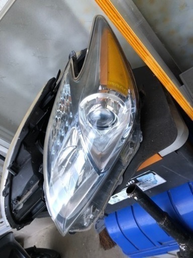 30プリウスの純正ヘッドライト