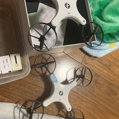 二台　ドローン