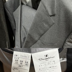 スーツ3セットとワークマンのジャケット