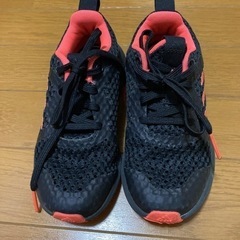 スニーカー