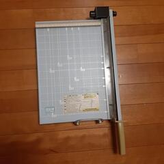カッター　押し切りカッター　ペーパーカッター
