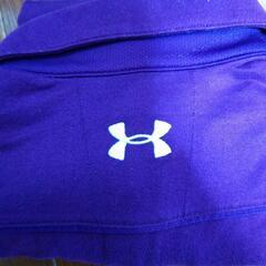 UNDER ARMOUR  紫色ポロの画像