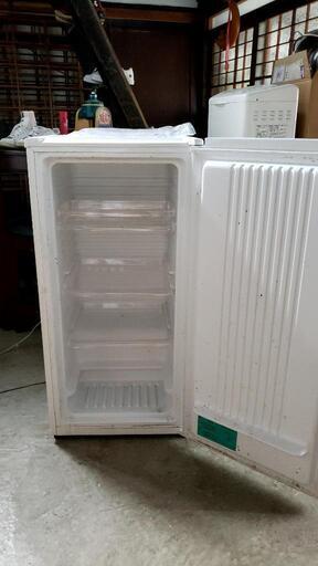 冷凍庫　高さ約1m幅約50cm奥行き約60cm