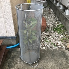 メッシュの傘立ての画像