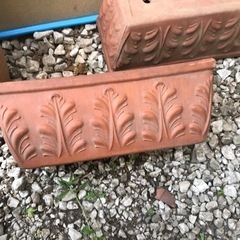しっかりした　陶器のプランターの画像