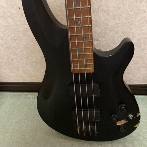 ベースギター