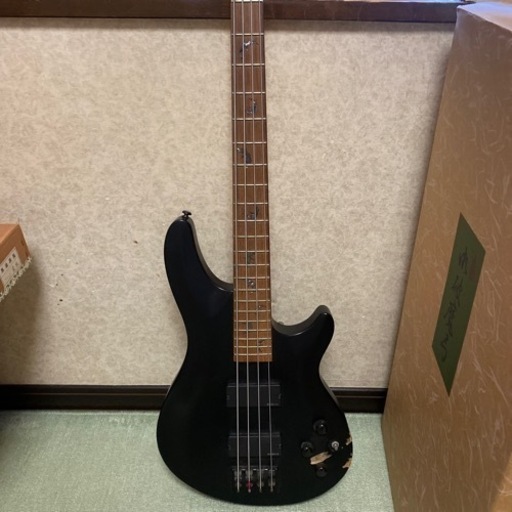 ベースギター