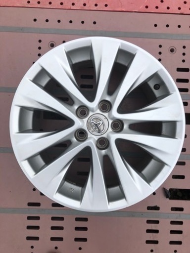 トヨタ純正　ホイールナット付き