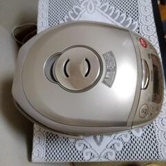TOSHIBA　炊飯器　RC-10RHの画像