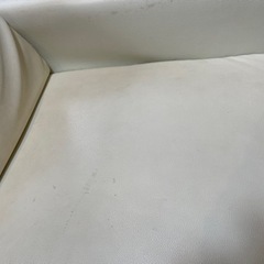 2人がけ白ソファの画像