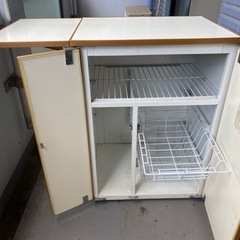 キッチン収納庫の画像