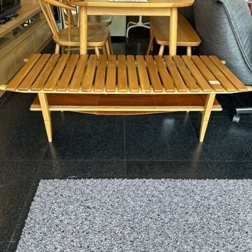 アデペシュ　テーブル　家具