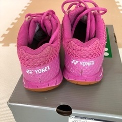 バドミントンシューズ　ピンクの画像