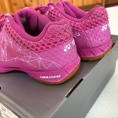 バドミントンシューズ　ピンクの画像