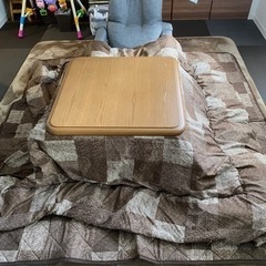 こたつ　ニトリのラグと座椅子つき