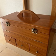 3面鏡付き木製収納箱。