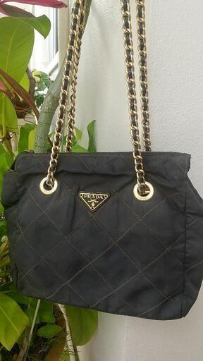 PRADAのショルダーバッグ