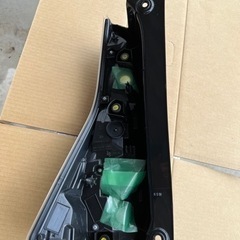 日産セレナ（C27）AUTECH 右リアテールレンズの画像