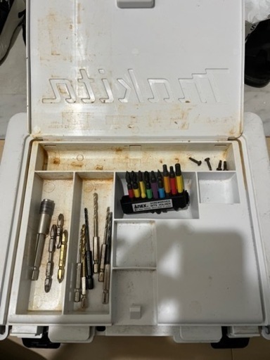 マキタTD149Dインパクトドライバー充電器付