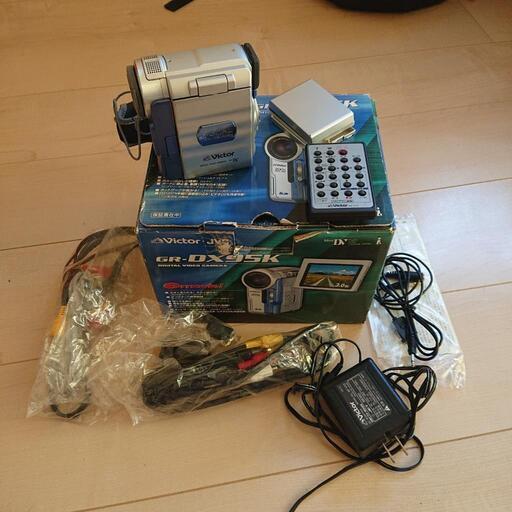 victor JVC 古いけどキレイだと思います。