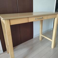 コンパクトな机