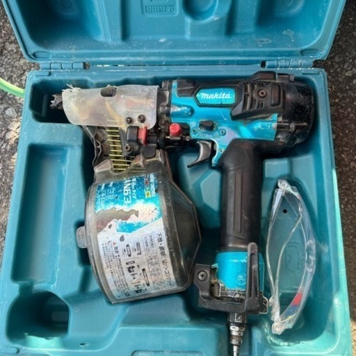 ☆エア工具☆マキタ 65mm 　高圧エア釘打機　ケース付 AN636HM