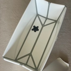 STOKKE ストッケ 折りたたみベビーバス ニューボーンサポート付きの画像