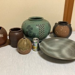取引中　壺　陶器　の画像