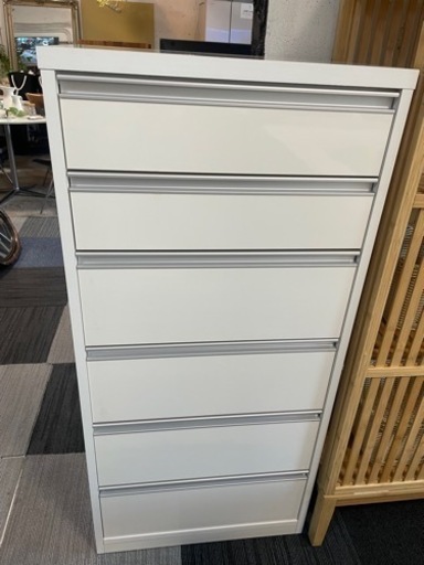 気軽に動かせるキャスター付きクローゼットチェスト