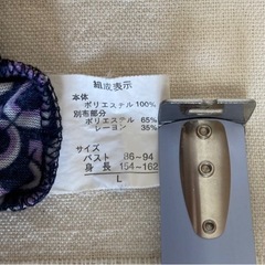 バックスタイルが可愛い、リボン付トップスの画像