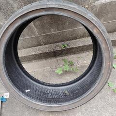 225/30R20 ジャンク1本の画像