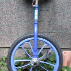 子供用一輪車 パンクしてます