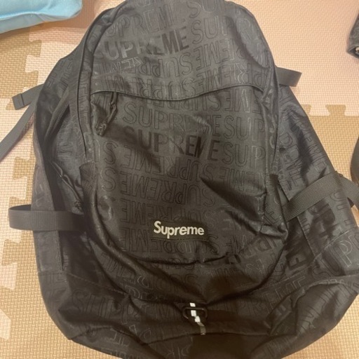 supremeのリュックです