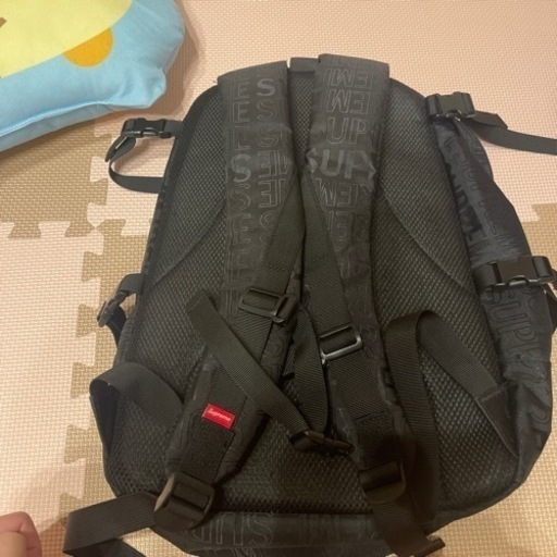 supremeのリュックです