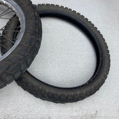 スズキ ts200r リアホイール リアタイヤ 4.60-18 フロントタイヤ 3.00-21 バイク タイヤの画像