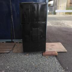 【福岡市限定】1人暮らし向き 高年式 冷凍冷蔵庫 ブラック 138L 配送無料♬ 冷蔵庫 | 79L以下 | Joshin webショップ 通販