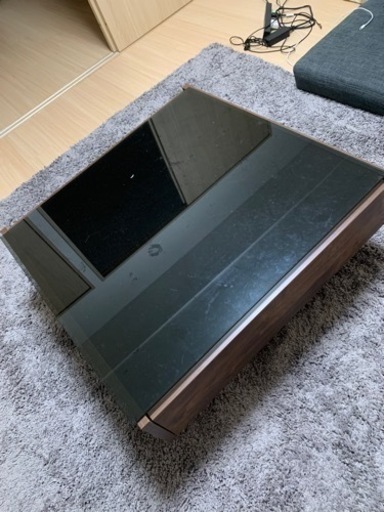 ガラステーブル、収納有り！