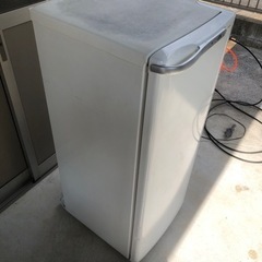 引き取りお願いします。三菱電気冷凍庫 MF-U12-W の画像