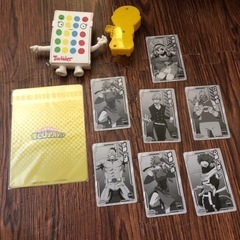 おもちゃとカードの画像