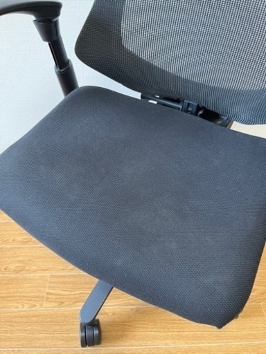 イトーキ　エフチェア　メッシュバック　肘掛け付き　オフィスチェア　PCチェア