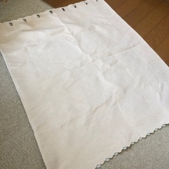 無料で譲ります ニトリ　遮光カーテン　明るいベージュ　横長