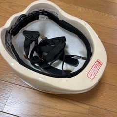 キッズヘルメット無料で差し上げます。の画像