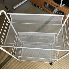 IKEAワゴン　組み立て式の画像