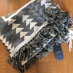 ブランケットにもなるポンチョ　未使用ベルシュカ