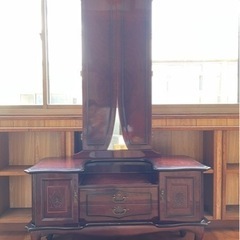 漆塗りの猫脚ドレッサー（8月末まで！）