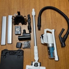 アイリスオーヤマ　充電式サイクロンスティッククリーナーアタッチメントセット付　新品未使用