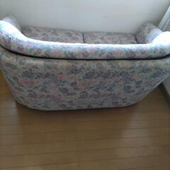 花柄布ソファーの画像