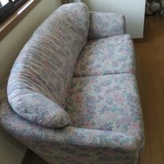 花柄布ソファーの画像